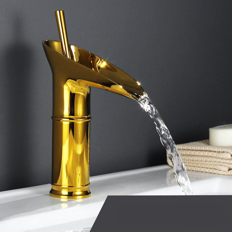 Norvo | Luxurious waterfall tap
