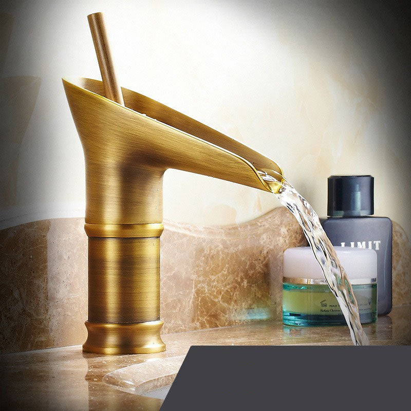 Norvo | Luxurious waterfall tap