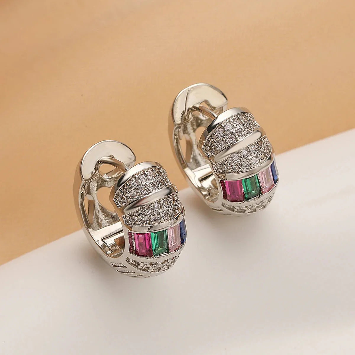 Norvo | Bold Baguette Spredte Diamant Øredobber