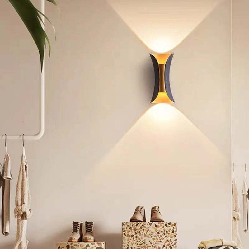 Moderne LED utendørs vegglampe - LumiEdge