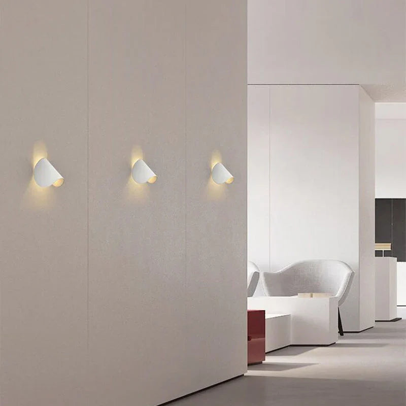Norvo | Moderne Farget LED Vegglampe i Stilig Design