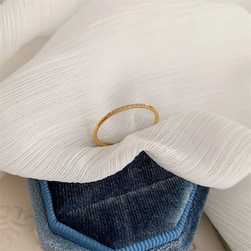 Norvo | Delikat Tynn Prikkete Diamantring