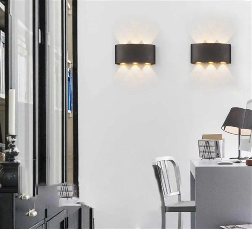 LumiFlex - Moderne LED Vegglampe Vannfester for Innendørs og Utendørs