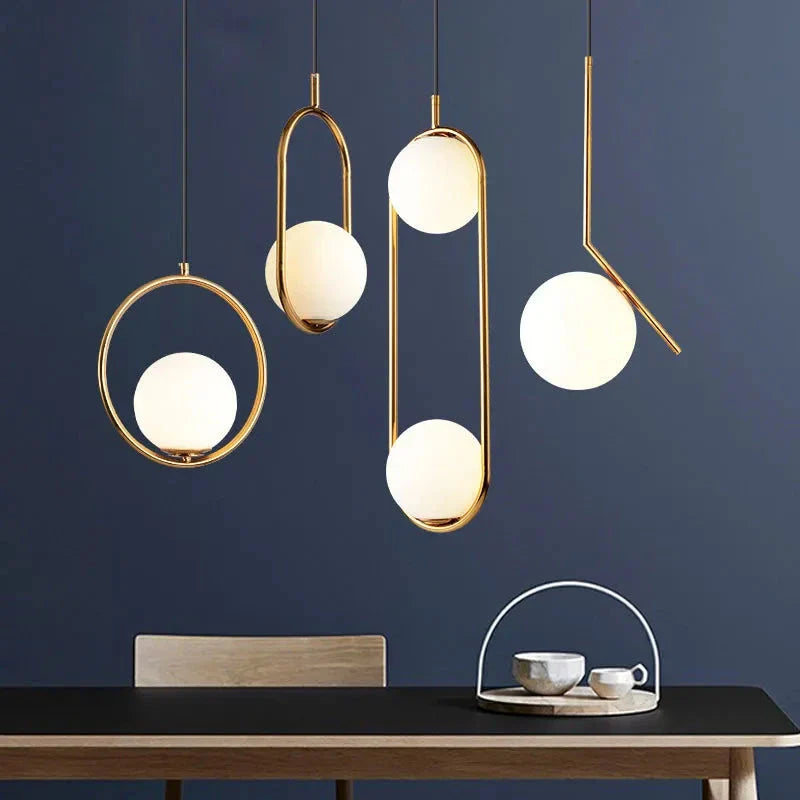 Gylden glasskuppel taklampe