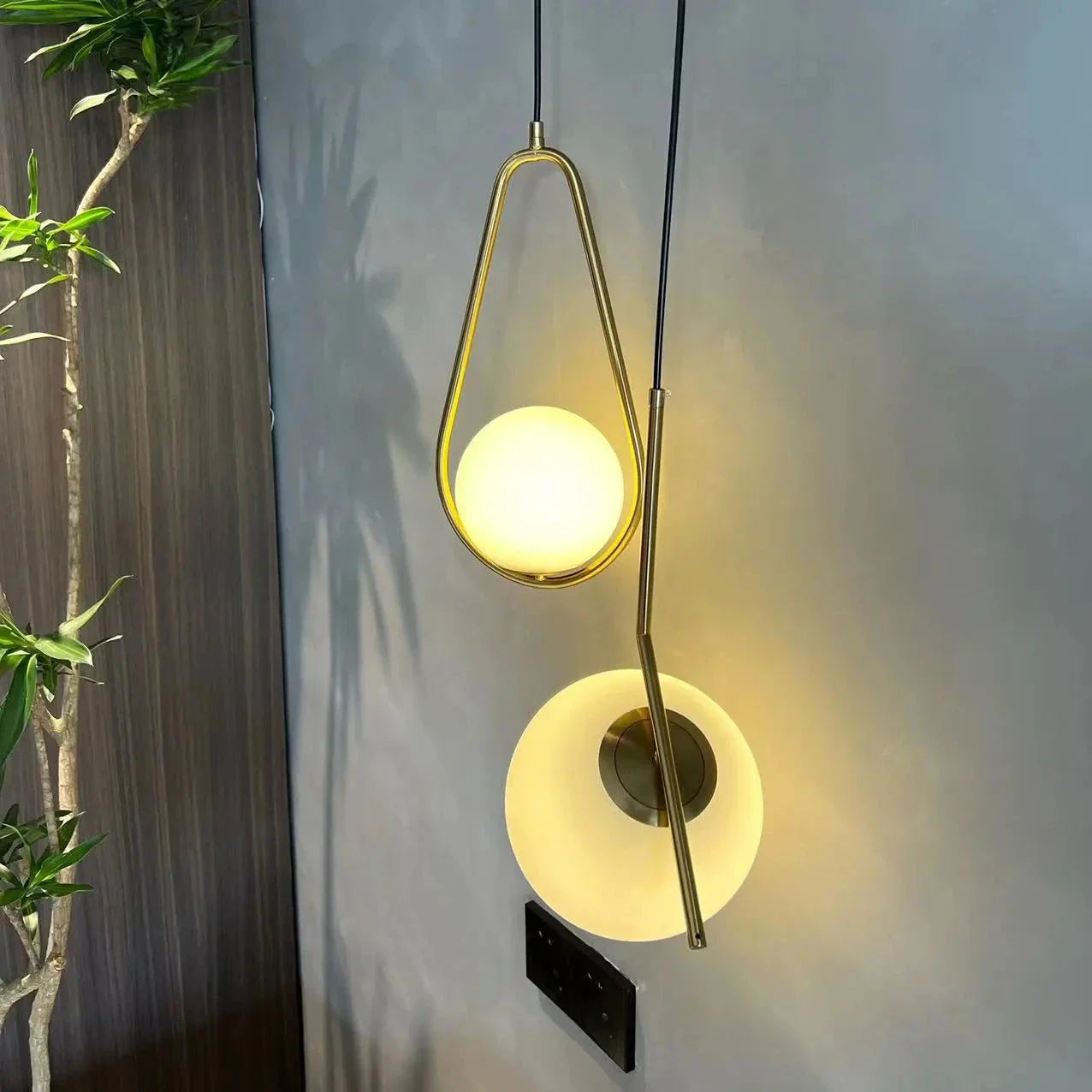 Gylden glasskuppel taklampe