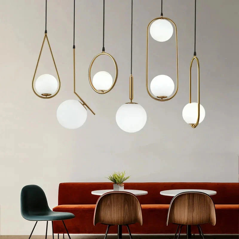 Gylden glasskuppel taklampe