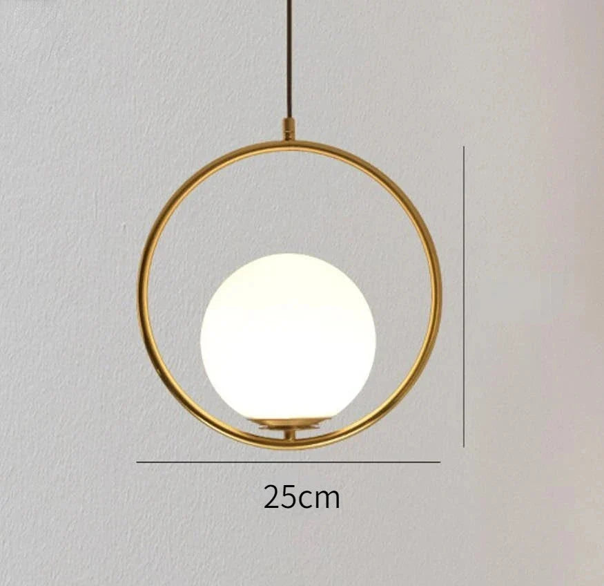 Gylden glasskuppel taklampe