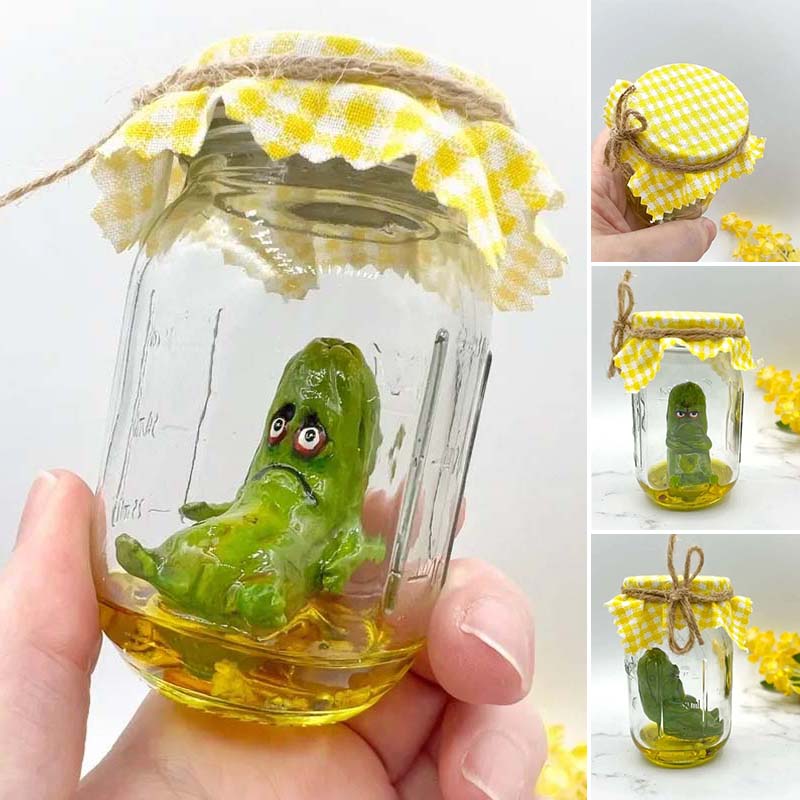 Norvo | Grumpy Pickle in a Jar skulptur