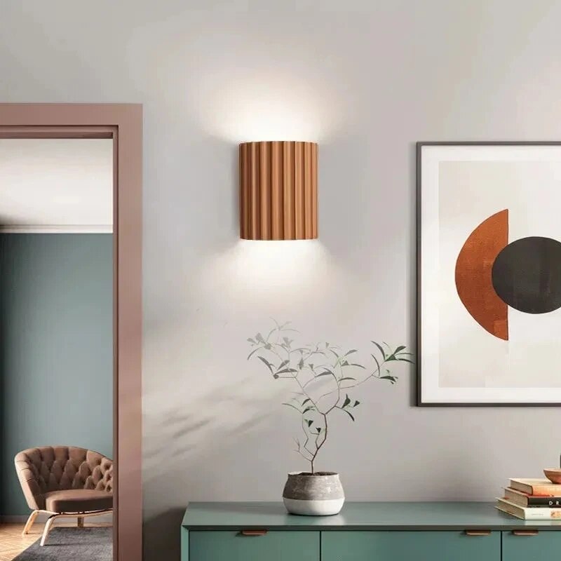 Norvo - Moderne vegglampe i lakris tre