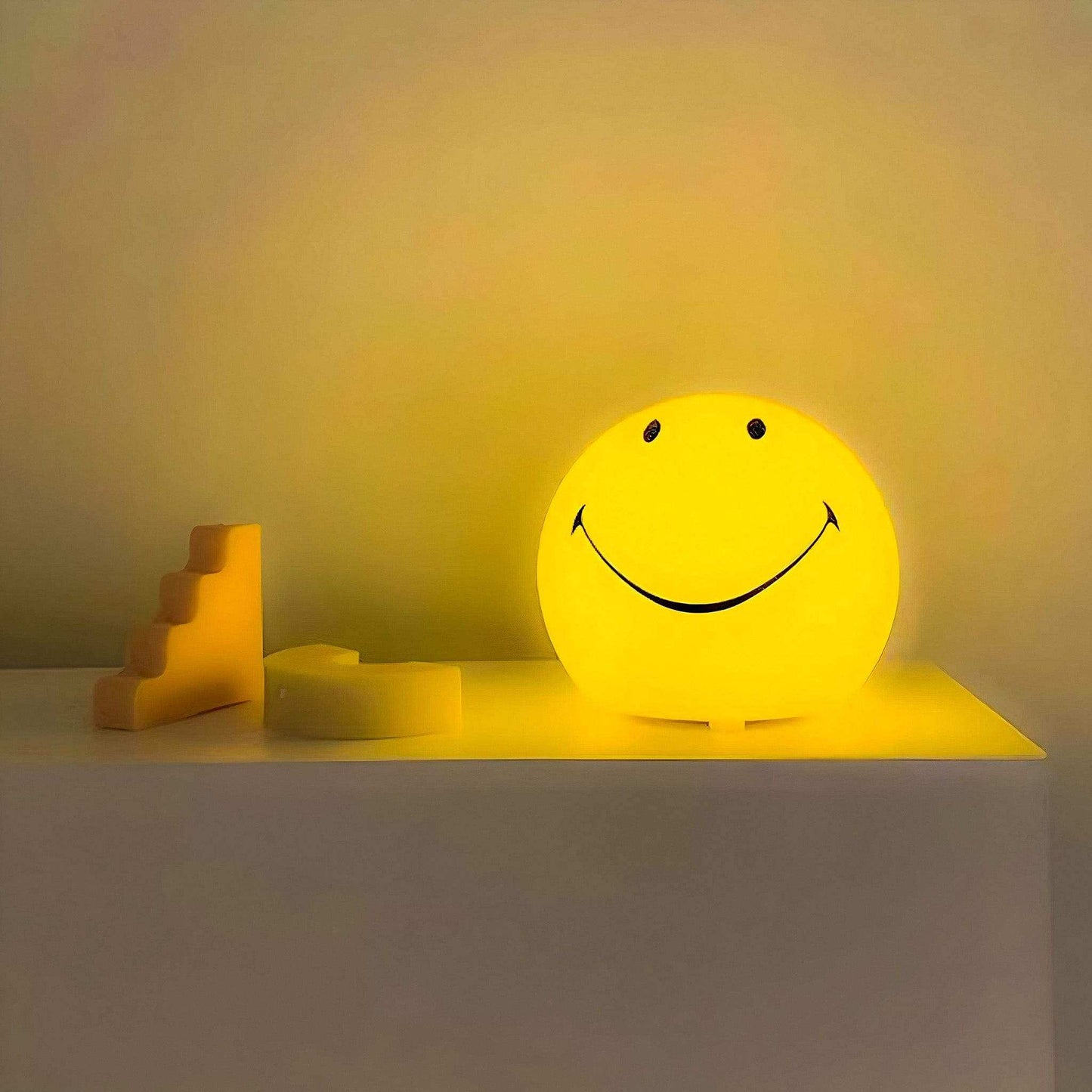 Norvo | SmileyGlow Nattlampe | Dimmbar LED Sengelys med Moderne Design & Varm Atmosfære