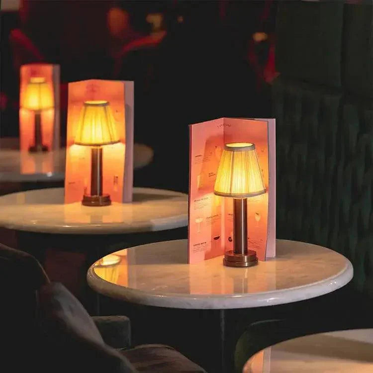 Norvo | ShineBeam - Chic Trådløs Bordlampe Design