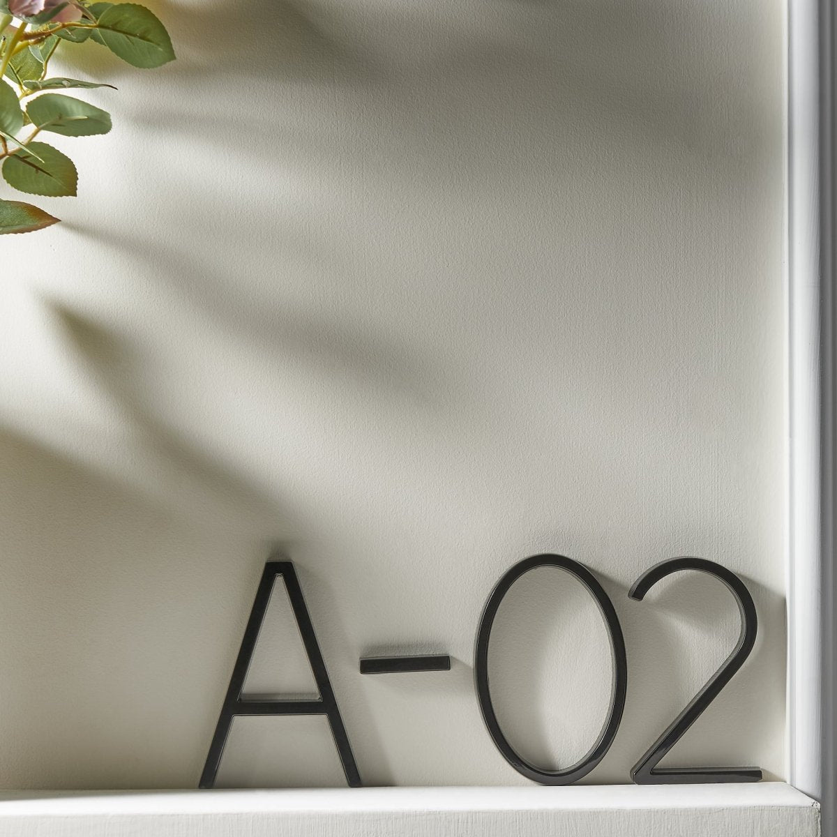 Norvo | Moderne Husnummer – 3D Flytende Effekt & Værbestandig Sinklegering Design