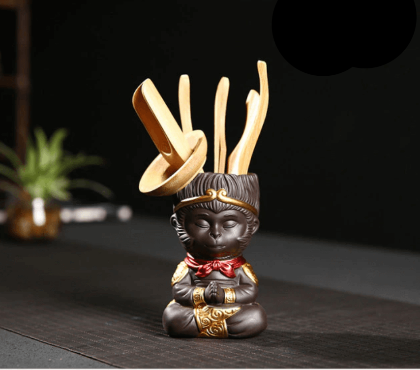 Norvo | Monkey King i Meditasjon Dekorativ Statue med Karakter