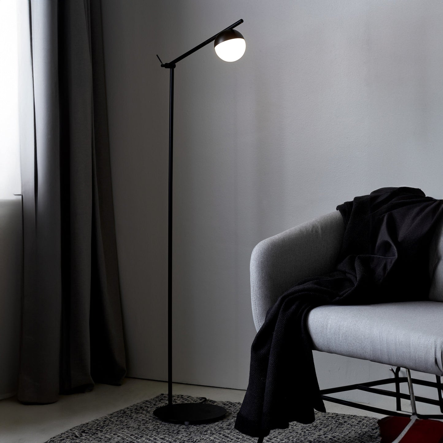 Norvo | Gulvlampe med justerbar arm