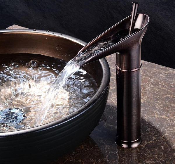 Norvo | Luxurious waterfall tap