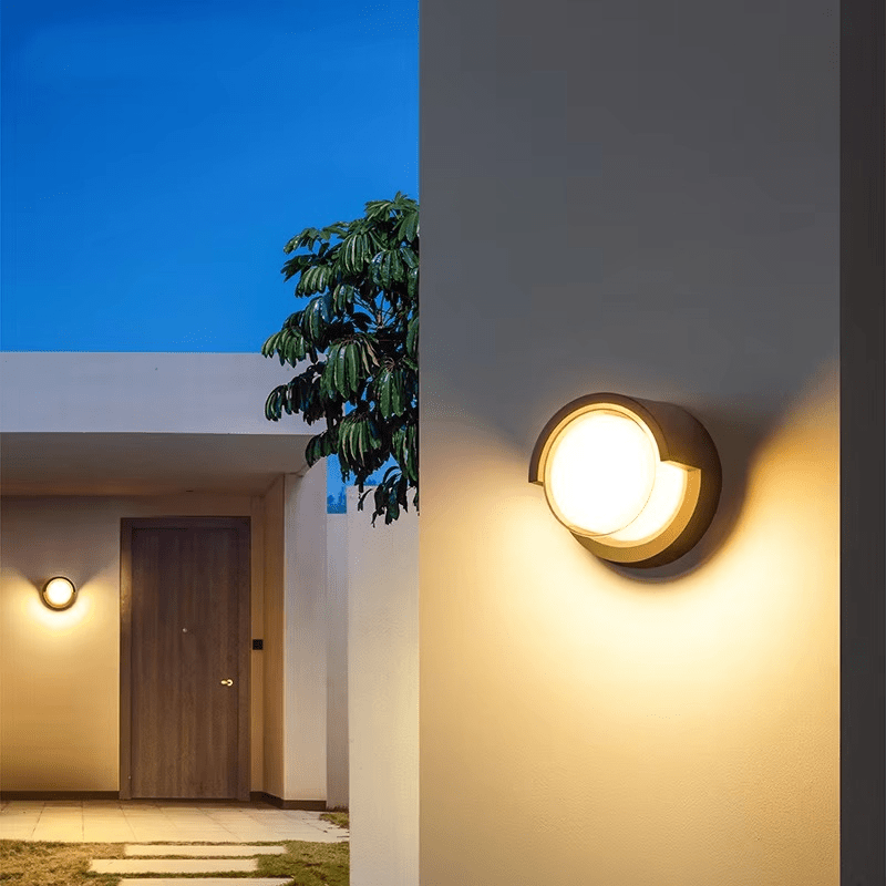 Norvo | SAFEGLIMMER – Utendørs LED vegglampe med bevegelsessensor for sikkerhet og stil