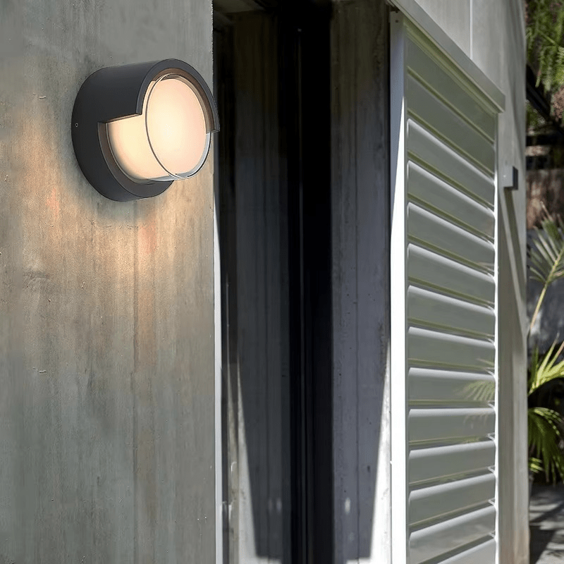 Norvo | SAFEGLIMMER – Utendørs LED vegglampe med bevegelsessensor for sikkerhet og stil