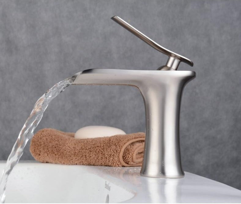 Norvo | Moderne Fosser Baderomsbatteri – Stilig Design & Elegant Vannstrøm
