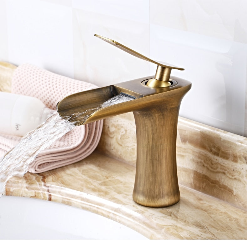 Norvo | Moderne Fosser Baderomsbatteri – Stilig Design & Elegant Vannstrøm