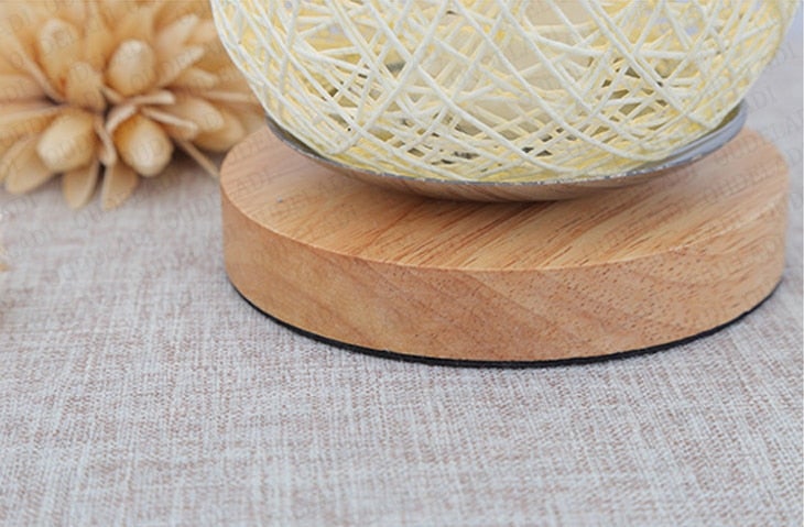 Norvo | Bordlampe laget av rotangtre