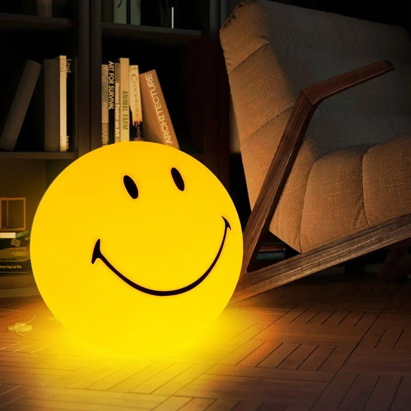 Norvo | Smiley nattlampe med oppladbar LED og berøringsbryter
