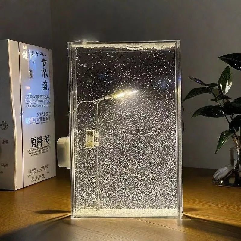 Norvo | Snødekt Scene Nattlys – DIY Julegate Lampe med Flytende Snøeffekt for Magisk Høytids SkrivebordsdekOR