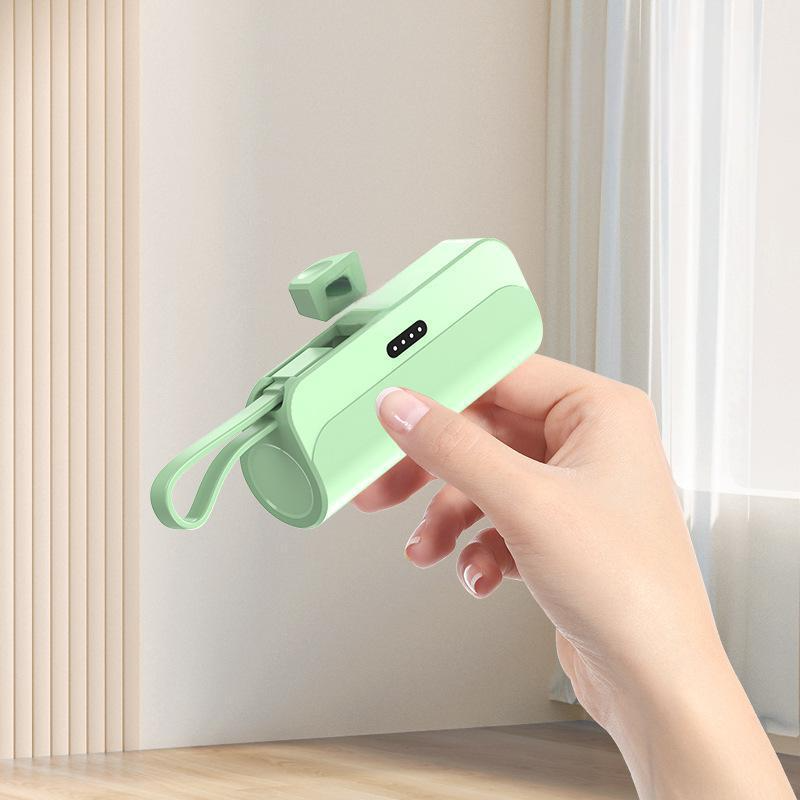 Norvo | Bærbar Powerbank med Høy Kapasitet og Innebygde Kabler