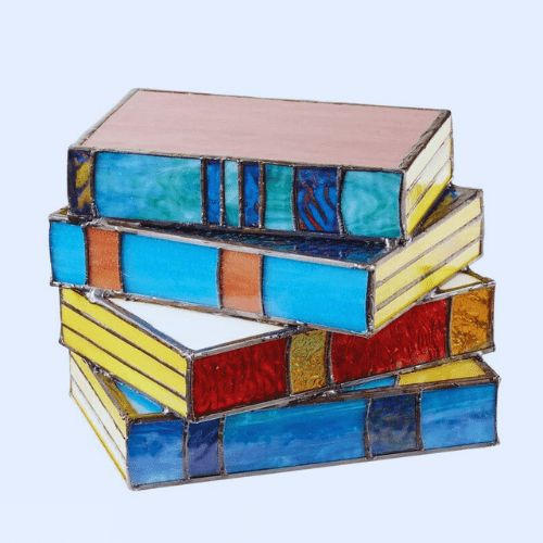 Norvo | Dekorativ bordlampe med et unikt bokdesign