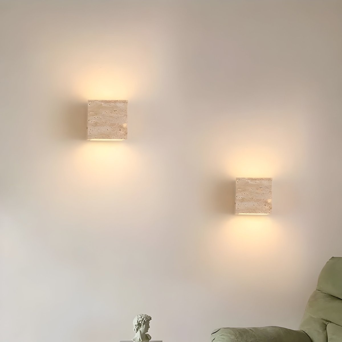 Norvo | Vegglampe laget av travertin for en varm og elegant atmosfære