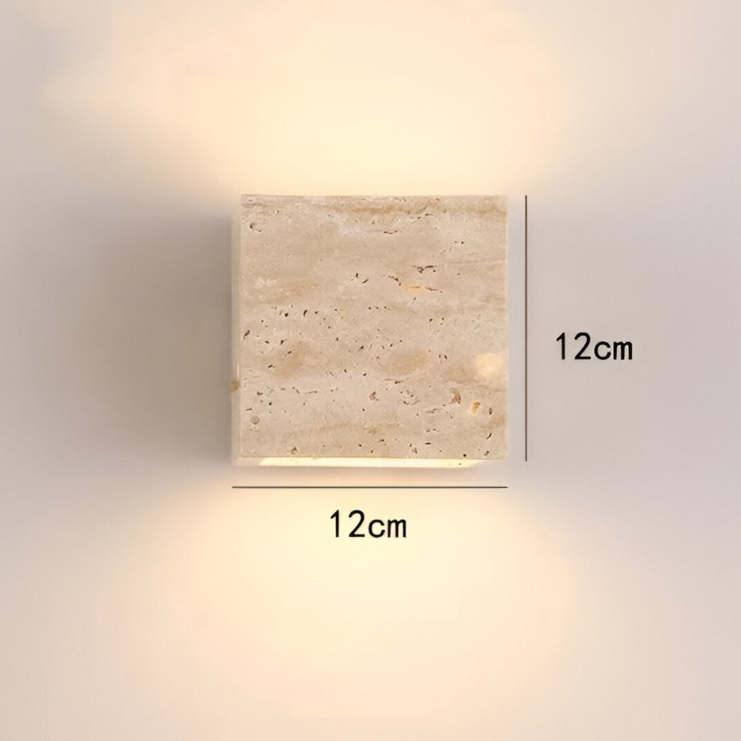 Norvo | Vegglampe laget av travertin for en varm og elegant atmosfære
