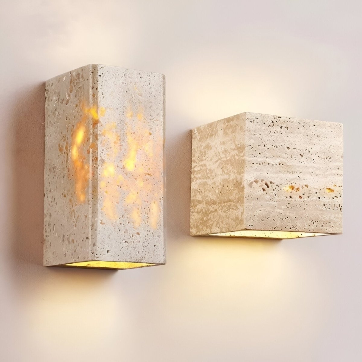 Norvo | Vegglampe laget av travertin for en varm og elegant atmosfære