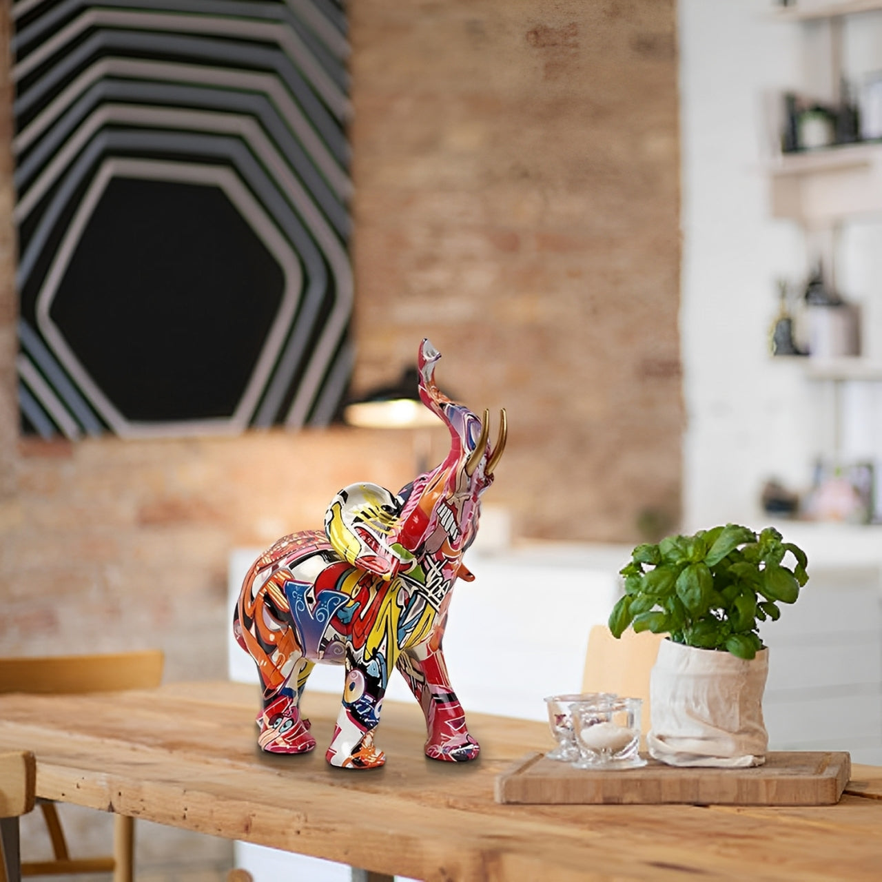 Norvo | Abstrakt Elefant Statue – Fargerik Afrikansk Design med Hevet Snabel for Lykke