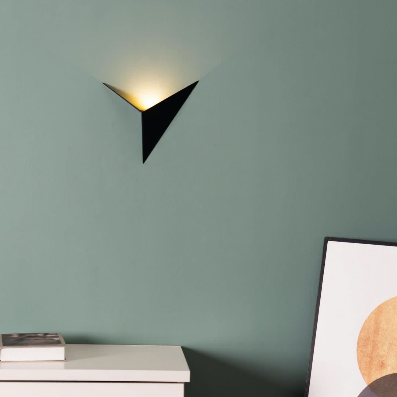 Norvo | Moderne LED Triangulær Vegglampe for Stilige Interiører