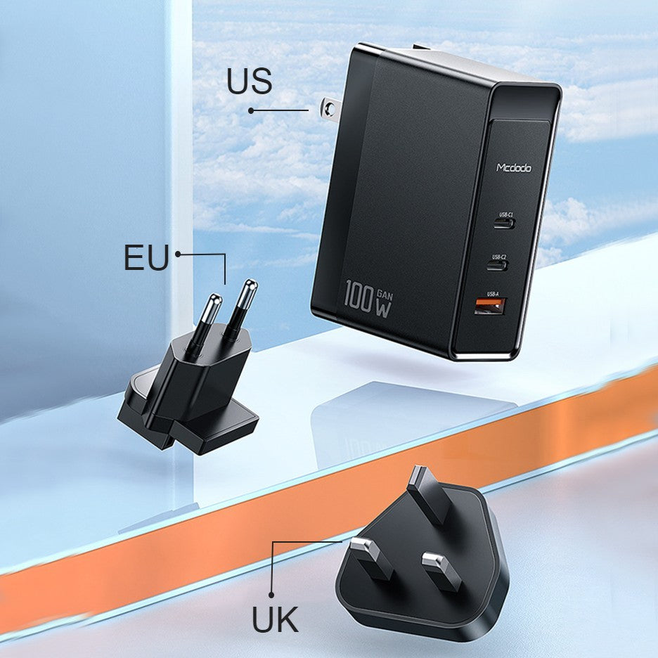 Norvo | 3-i-1 100W Veggadapter, med US/EU/UK-kontakter, 2 Type-C & 1 USB-port, for Laptop, Telefon, Nettbrett