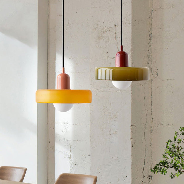 Norvo | Bauhaus Farget Glasspendellampe for Moderne Interiører