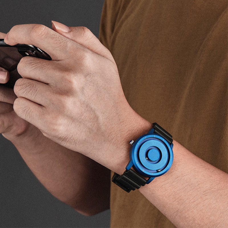 Norvo | Innovativ kvartsur med stålkuppel