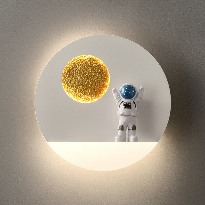 Norvo | Moderne Kreativ Jern Harpiks Rund Astronaut LED Vegglampe for Soverom