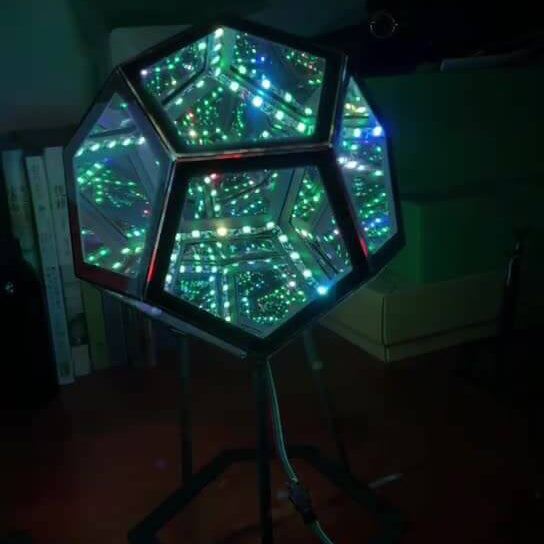 Norvo | Infinity Dodecahedron LED Nattlys Kunst Bordlampe