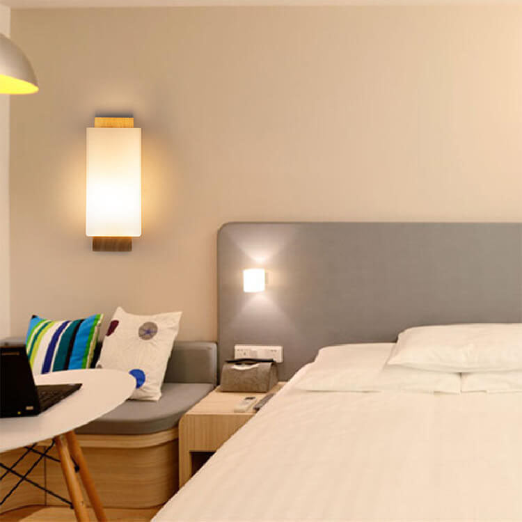 Norvo | Moderne minimalistisk massiv trefirkantet glass søyle 1-lys vegglampe