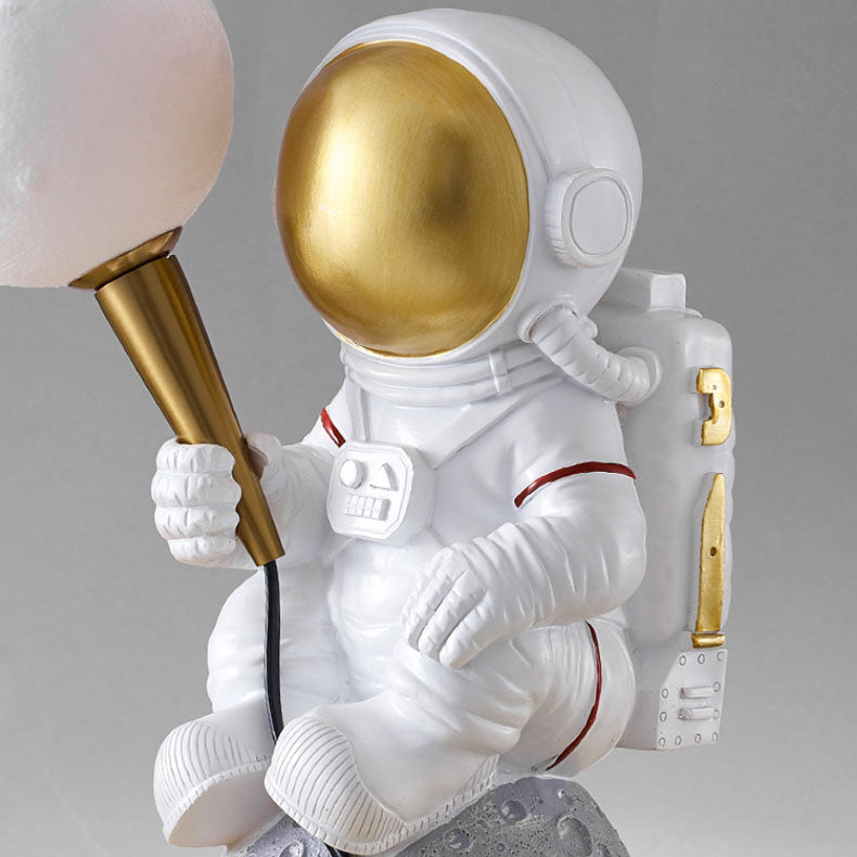 Norvo | CosmoBuddy Astronaut Vegglampe | Kreativ Design | Harpiks & ABS | LED Soveromslampe