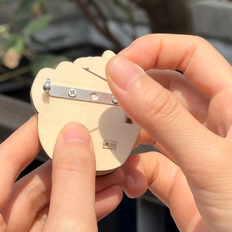 Norvo | Morsom Trefinger Brosje