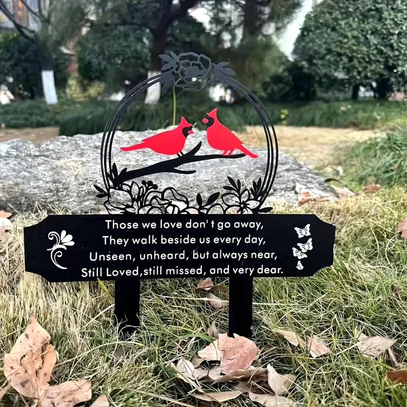 Norvo | Metal Cardinal Cemetery Memorial Stake