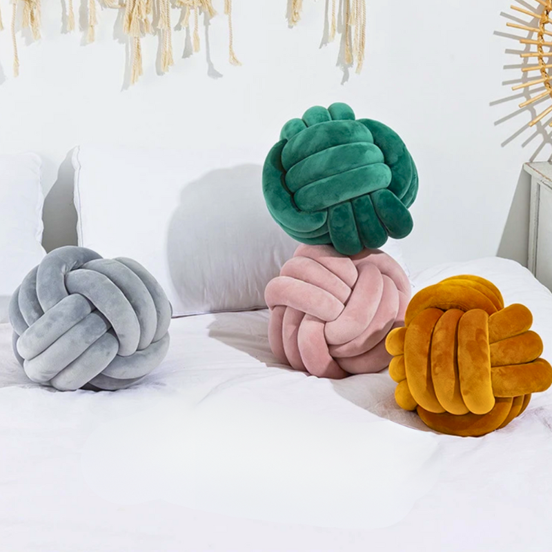 Norvo | Skandinavisk Knutepute laget av Fløyel