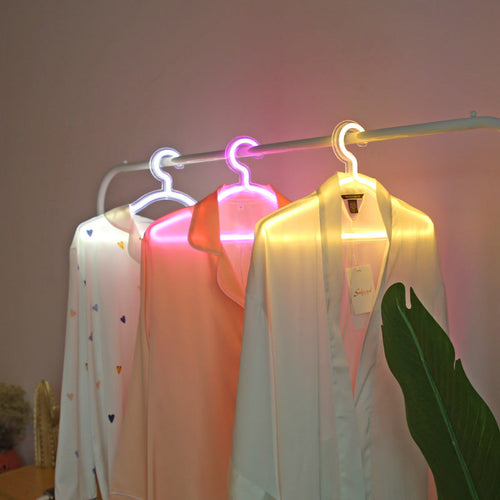 Norvo | LightHanger LED Kleshenger – Oppladbar Belyst Henger med Luksuriøs Neonlys