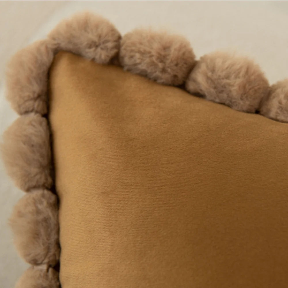 Norvo | Fløyel Pom-Pom Trim Putetrekk