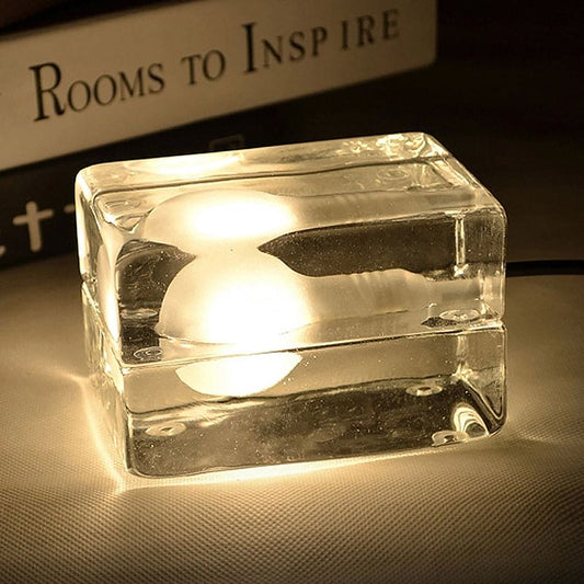 Norvo | BrightCube – Minimalistisk Bordlampe med Transparent Glasskubbe
