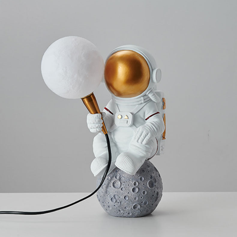 Norvo | CosmoBuddy Astronaut Vegglampe | Kreativ Design | Harpiks & ABS | LED Soveromslampe
