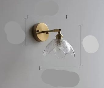 Norvo | Dekorativ vegglampe med buet arm og glasskjerm