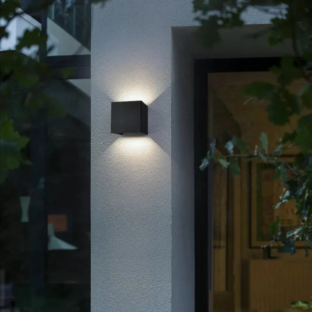 Norvo | Moderne svart aluminium vegglampe