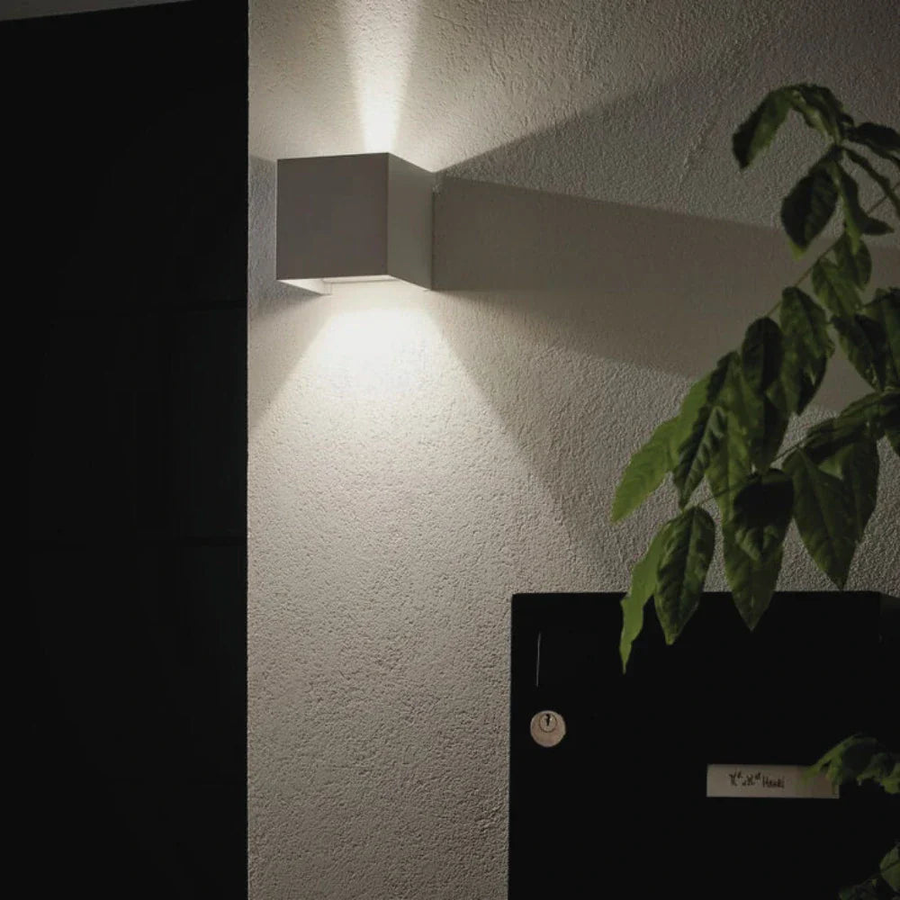 Norvo | Moderne svart aluminium vegglampe